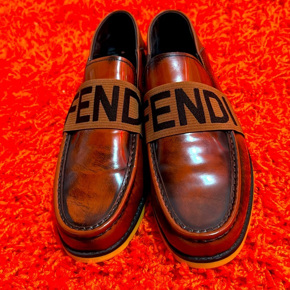 O'Lock loafers
Brown leather loafers FENDI - Picture 1 of 3